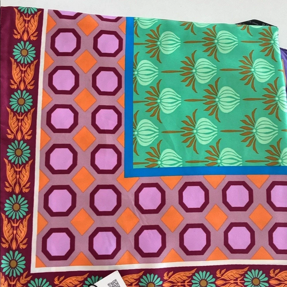 NWT Zara Green/Lilac Satin Effect Printed Scarf.